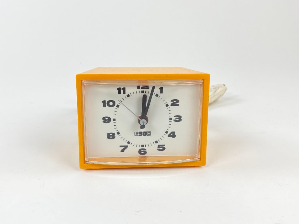 DP0271-pastatomi-laikrodziai-2 Mid Century stalinis elektrinis laikrodis “Esge” 8×9,5×7,5 cm