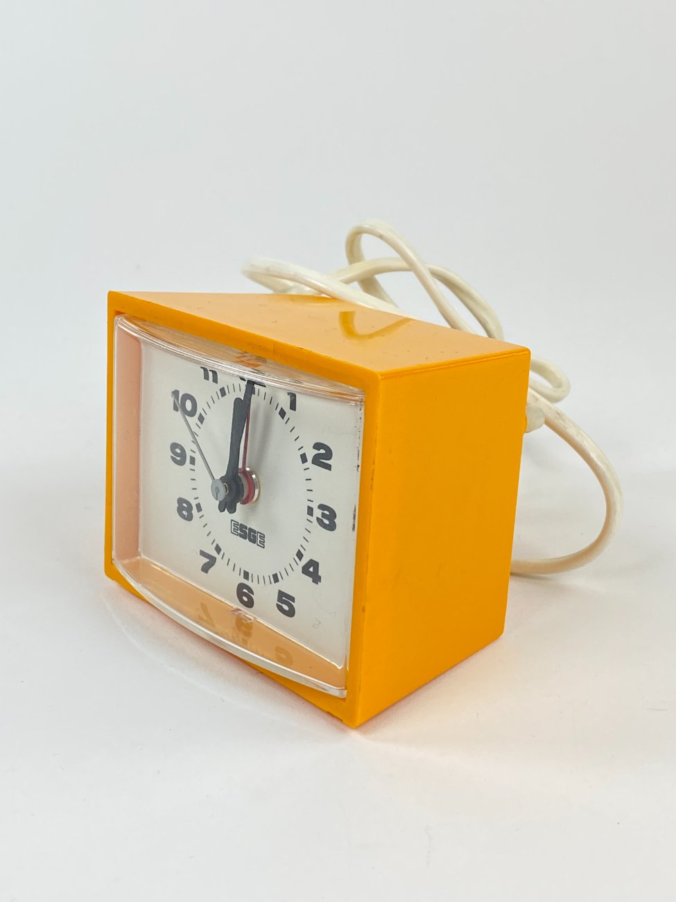 DP0271-pastatomi-laikrodziai-3 Mid Century stalinis elektrinis laikrodis “Esge” 8×9,5×7,5 cm