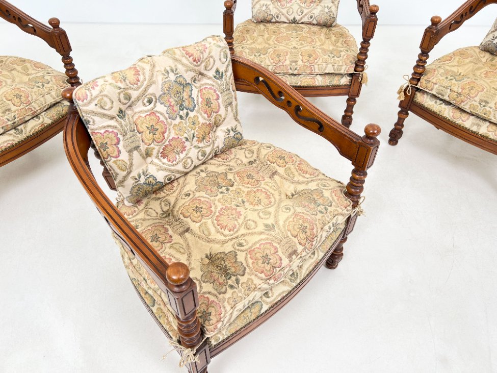 DP0274-valgomojo-kreslai-12 Drožinėtas riešutmedžio krėslas su augalų raštų gobelenu 66x65x72 cm, 40 cm