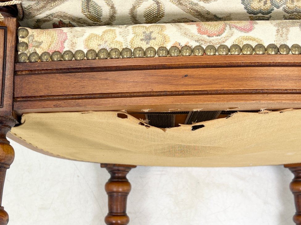 DP0274-valgomojo-kreslai-14 Drožinėtas riešutmedžio krėslas su augalų raštų gobelenu 66x65x72 cm, 40 cm