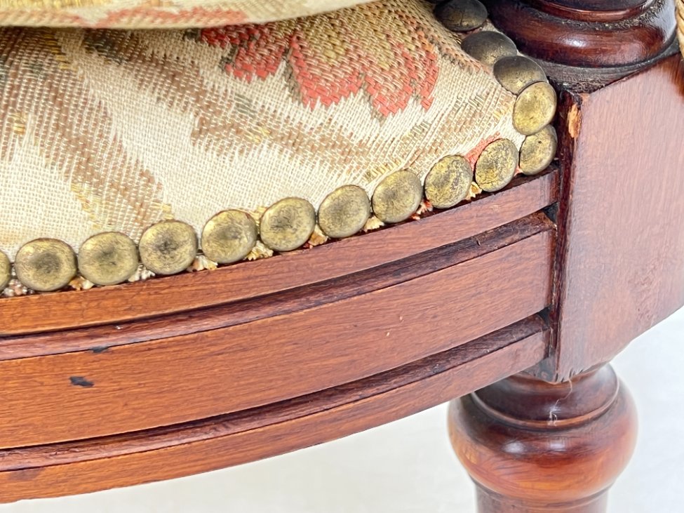 DP0274-valgomojo-kreslai-17 Drožinėtas riešutmedžio krėslas su augalų raštų gobelenu 66x65x72 cm, 40 cm