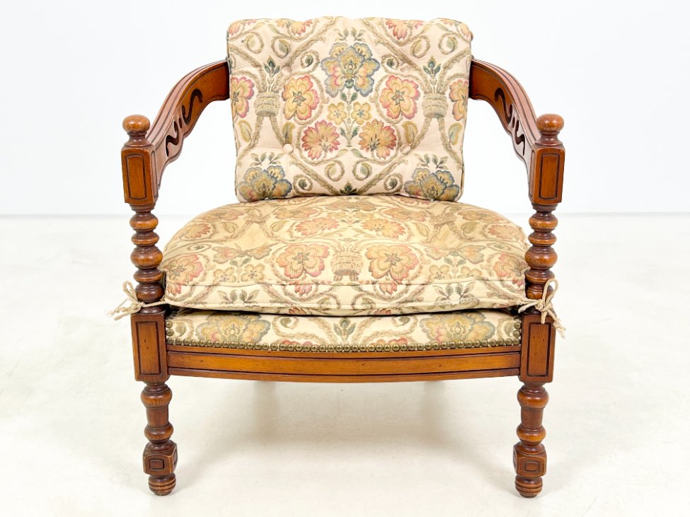 DP0274-valgomojo-kreslai-2 Drožinėtas riešutmedžio krėslas su augalų raštų gobelenu 66x65x72 cm, 40 cm