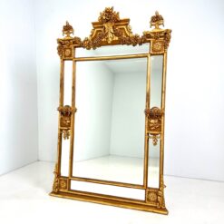 Rokoko stiliaus veidrodis aukso spalvos medžio ir gipso rėmu 13x127x197 cm