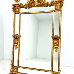 Rokoko stiliaus veidrodis aukso spalvos medžio ir gipso rėmu 13x127x197 cm