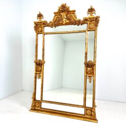 Rokoko stiliaus veidrodis aukso spalvos medžio ir gipso rėmu 13x127x197 cm