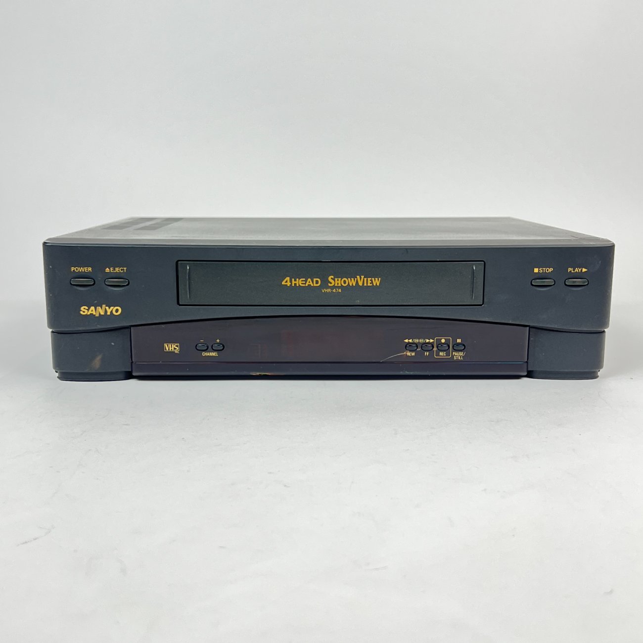 HN1418-kita-technika-0 Sanyo VHR-474 G video magnetofonas (neveikiantis) 29x36x9 cm