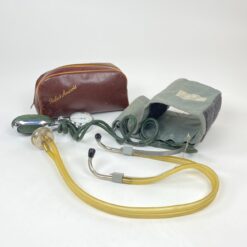 Mechaninio kraujospūdžio matuoklio ir stetoskopo rinkinys odiniame dėkle