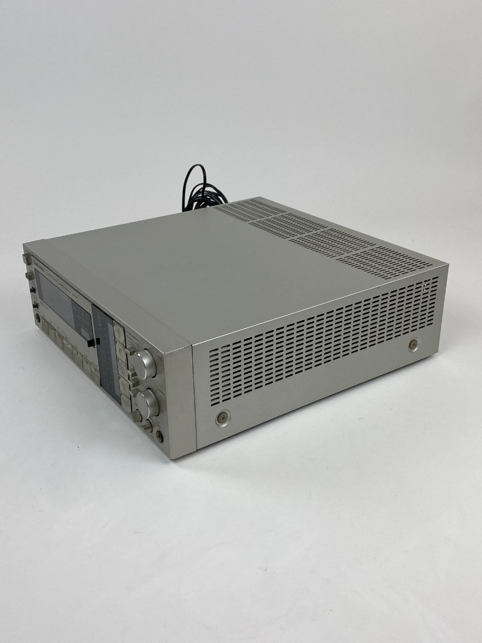 HN1451-kita-technika-4 Technics SA K6 stiprintuvas su kasetiniu magnetofonu ir radijo imtuvu 38×31,5×10,5 cm