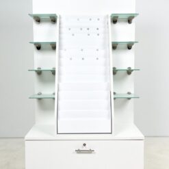 Prekybinė baltos spalvos vitrina su rakinamu stalčiumi 54×100,5×183 cm