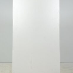 Prekybinė baltos spalvos vitrina su rakinamu stalčiumi 54×100,5×183 cm