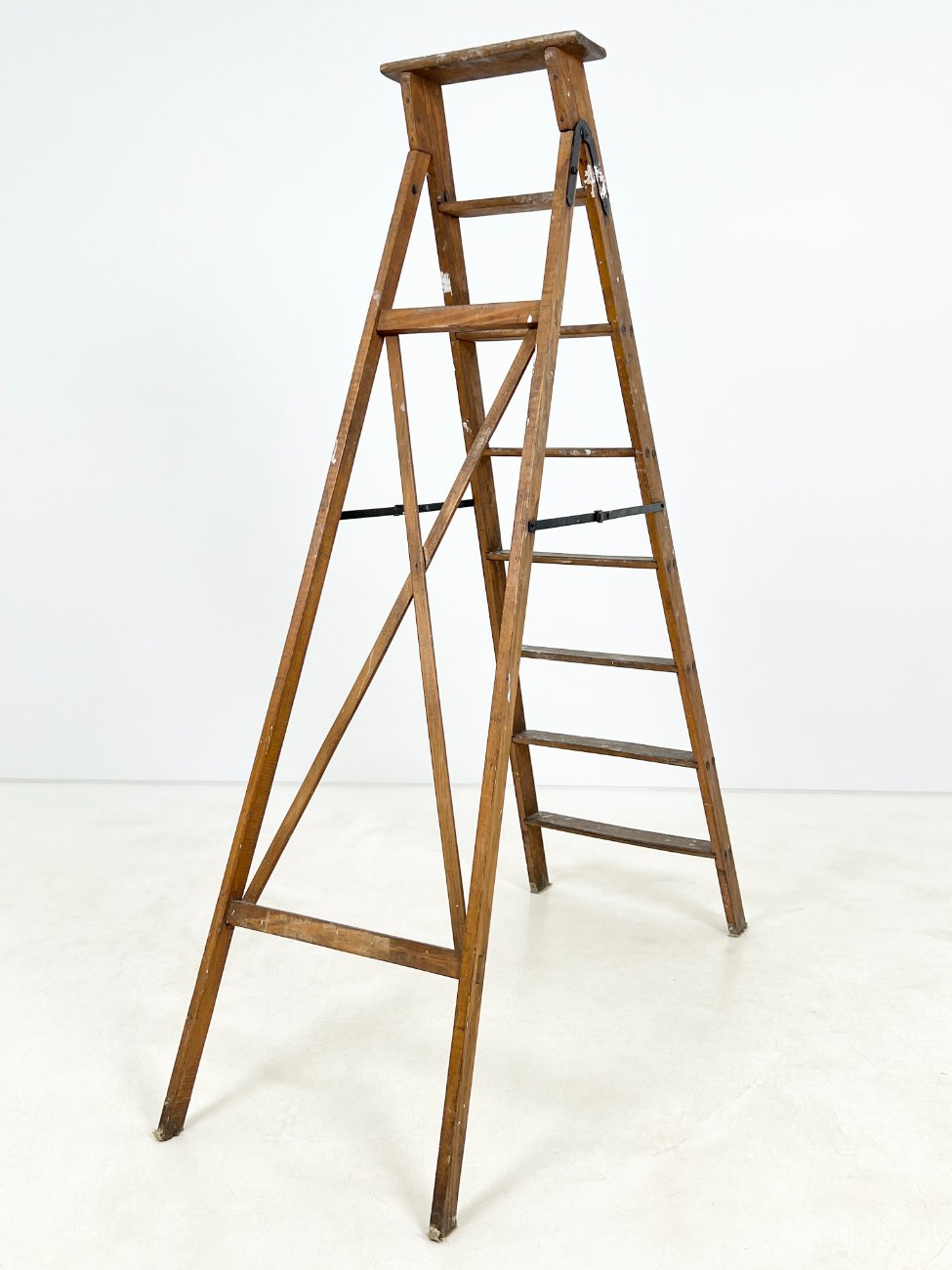 HN1455-irankiai-prietaisai-12 Vintažinės medinės dvipusės kopėčios 132x53x175,5 cm