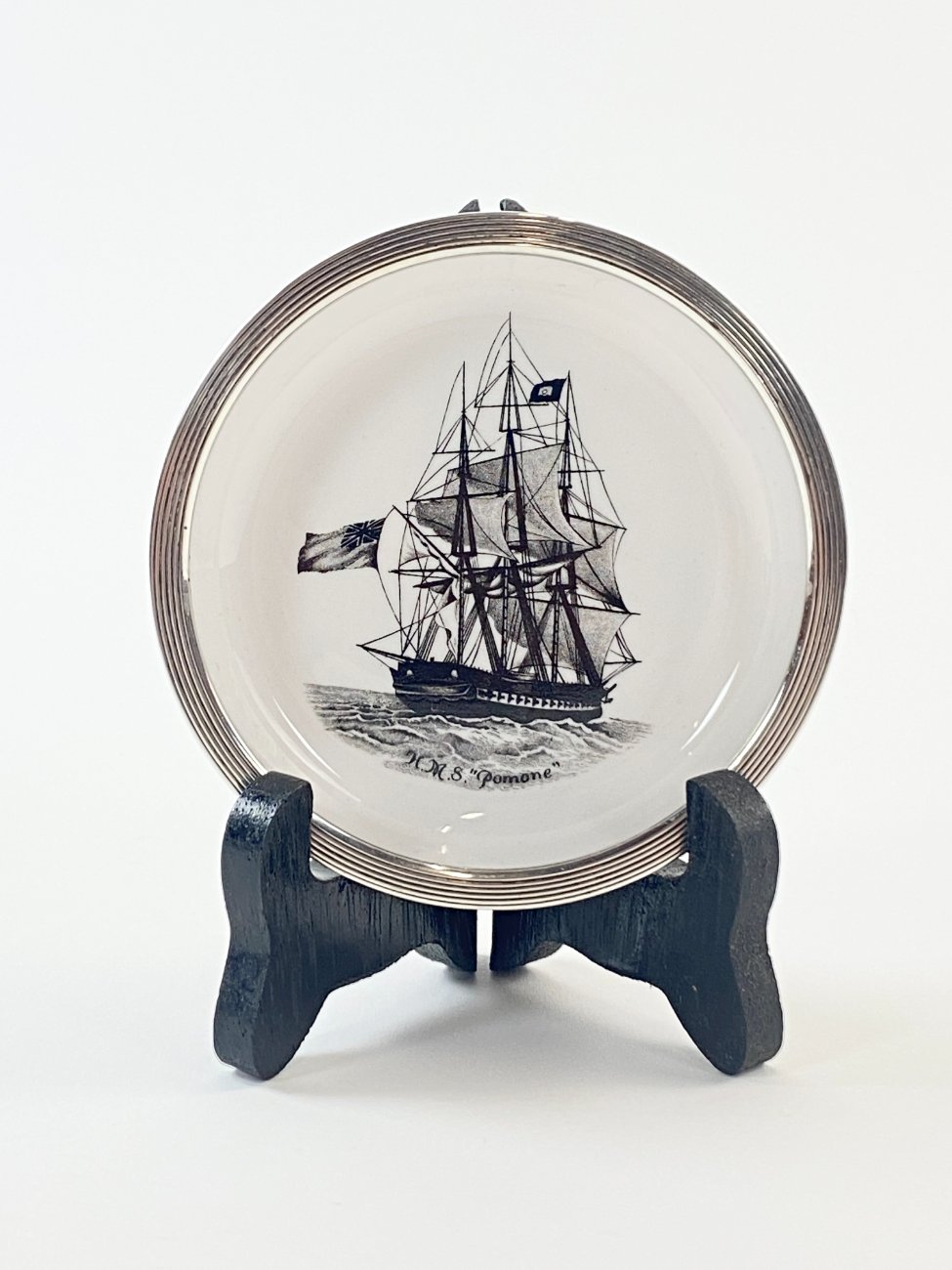 HN1470-dekoratyvines-lekstes-1 Porcelianinė Spode lėkštutė su 925 prabos sidabro apvadu 10,5×10,5×1,5 cm