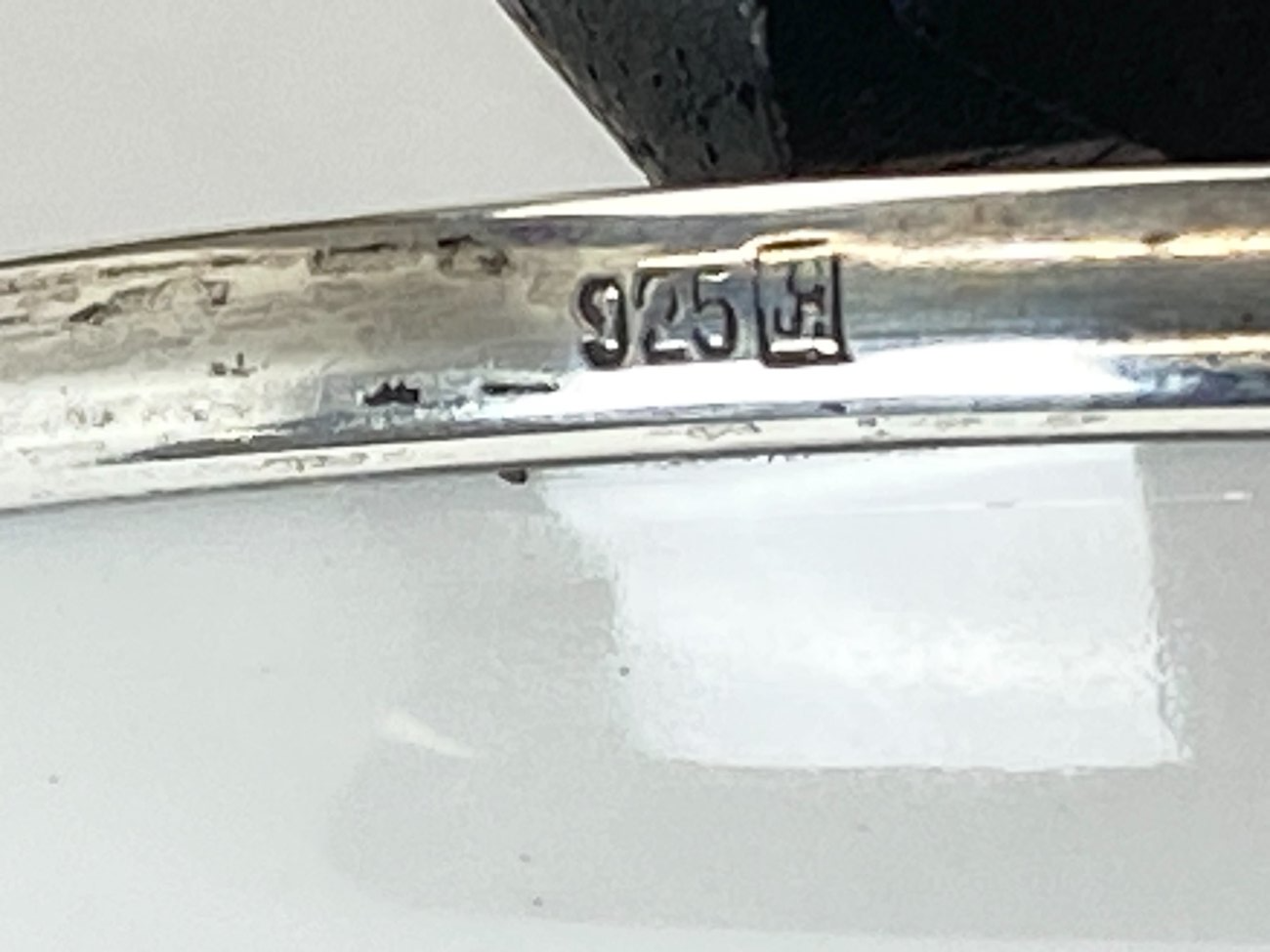 HN1470-dekoratyvines-lekstes-10 Porcelianinė Spode lėkštutė su 925 prabos sidabro apvadu 10,5×10,5×1,5 cm