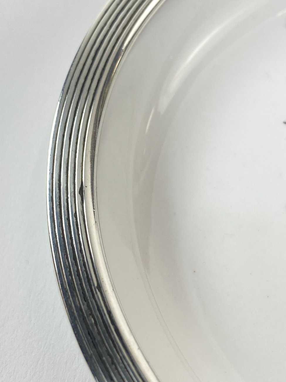 HN1470-dekoratyvines-lekstes-13 Porcelianinė Spode lėkštutė su 925 prabos sidabro apvadu 10,5×10,5×1,5 cm