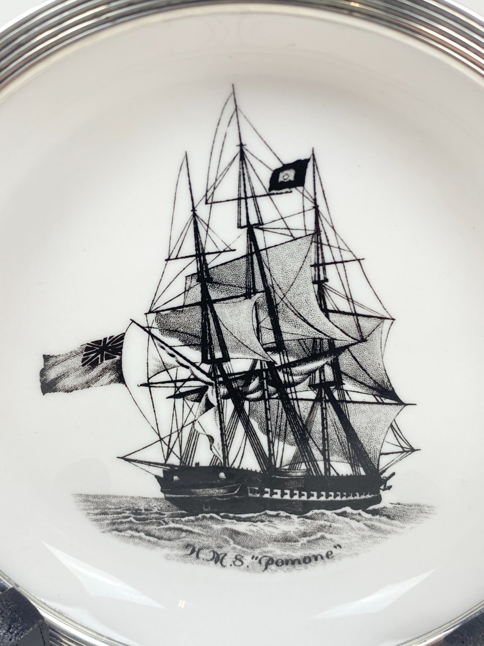 HN1470-dekoratyvines-lekstes-5 Porcelianinė Spode lėkštutė su 925 prabos sidabro apvadu 10,5×10,5×1,5 cm