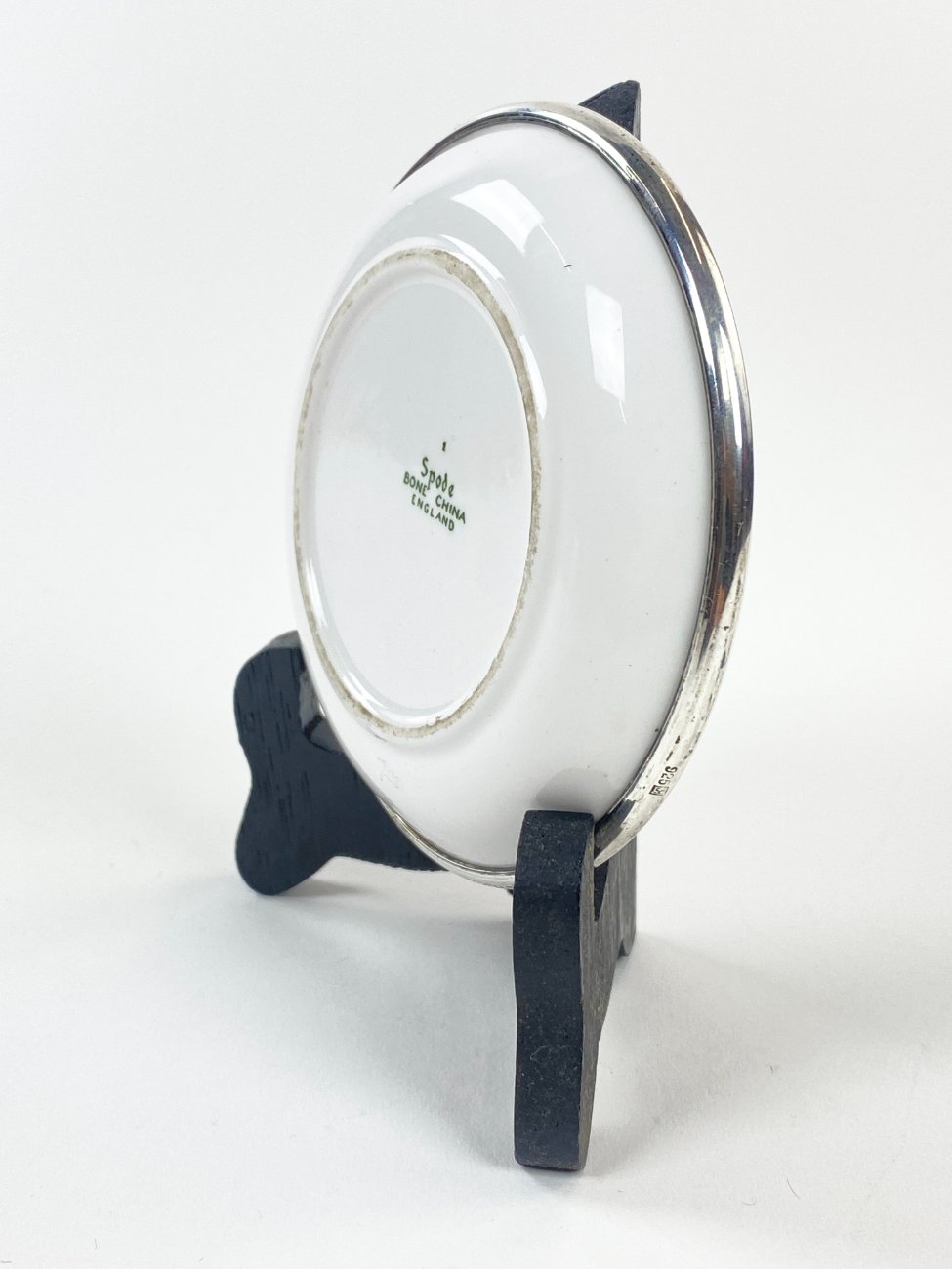 HN1470-dekoratyvines-lekstes-7 Porcelianinė Spode lėkštutė su 925 prabos sidabro apvadu 10,5×10,5×1,5 cm