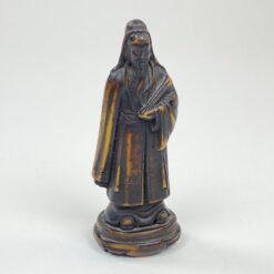 Plastikinė kinų išminčiaus statulėlė 3x4x10,5 cm