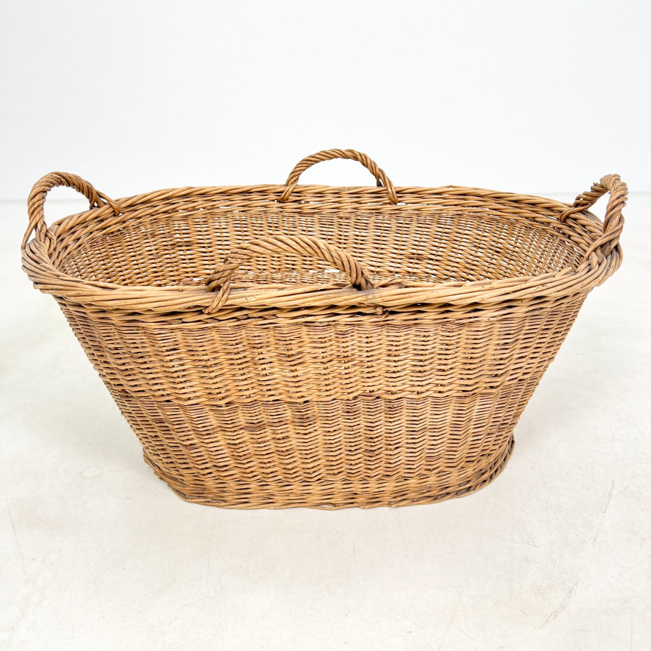 HN1488-kita-0 Didelis pintas krepšys su keturiomis rankenomis šonuose 59x85x44 cm