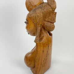 Medinis moters biustas su kaulo inkrustacijomis “Afrikietė” 20x18x45,5 cm