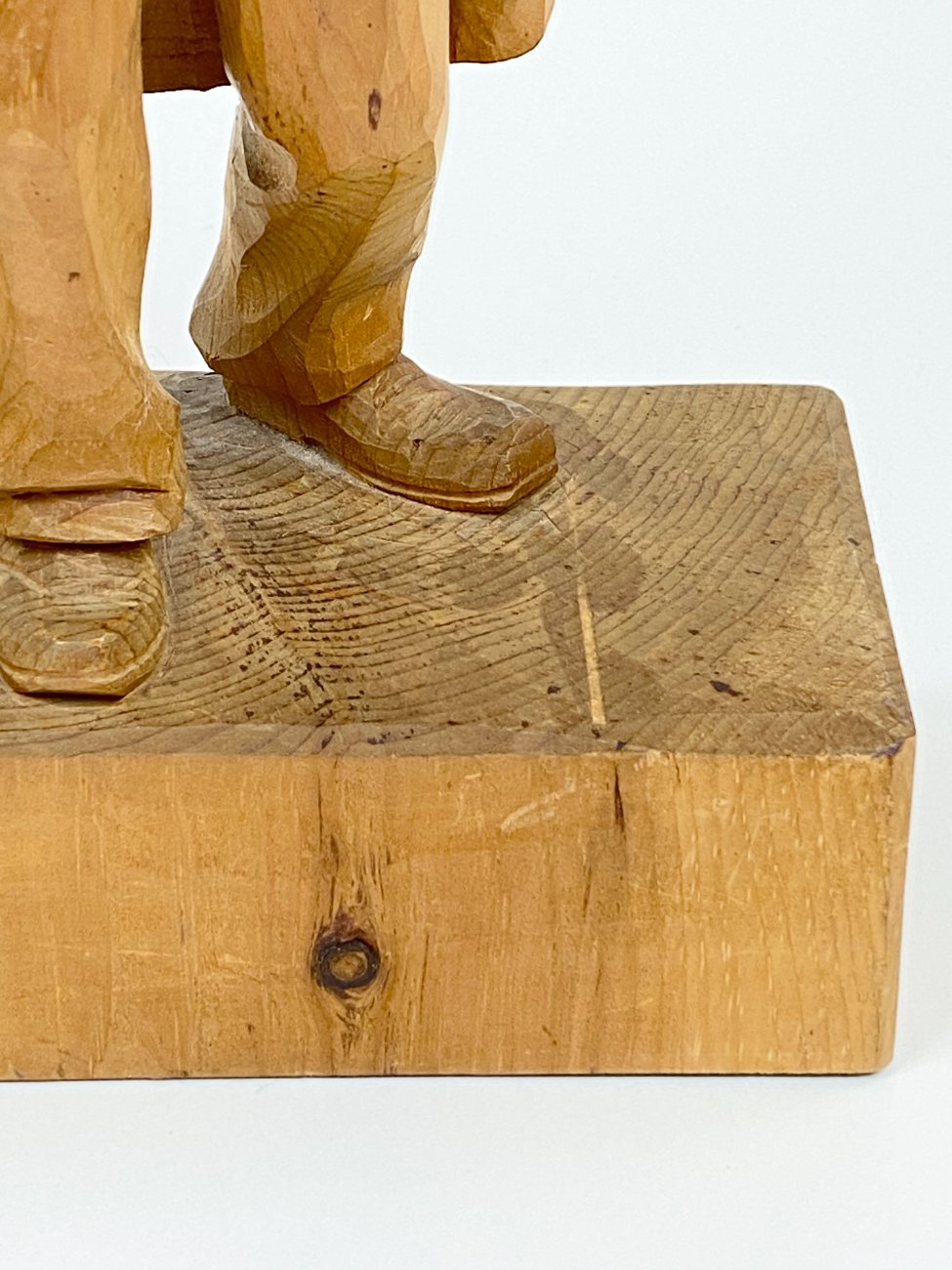 HN1491-kitokios-skulpturos-12 Medinė dviejų vyrų su muzikiniais instrumentais statula 10,5x30x38 cm