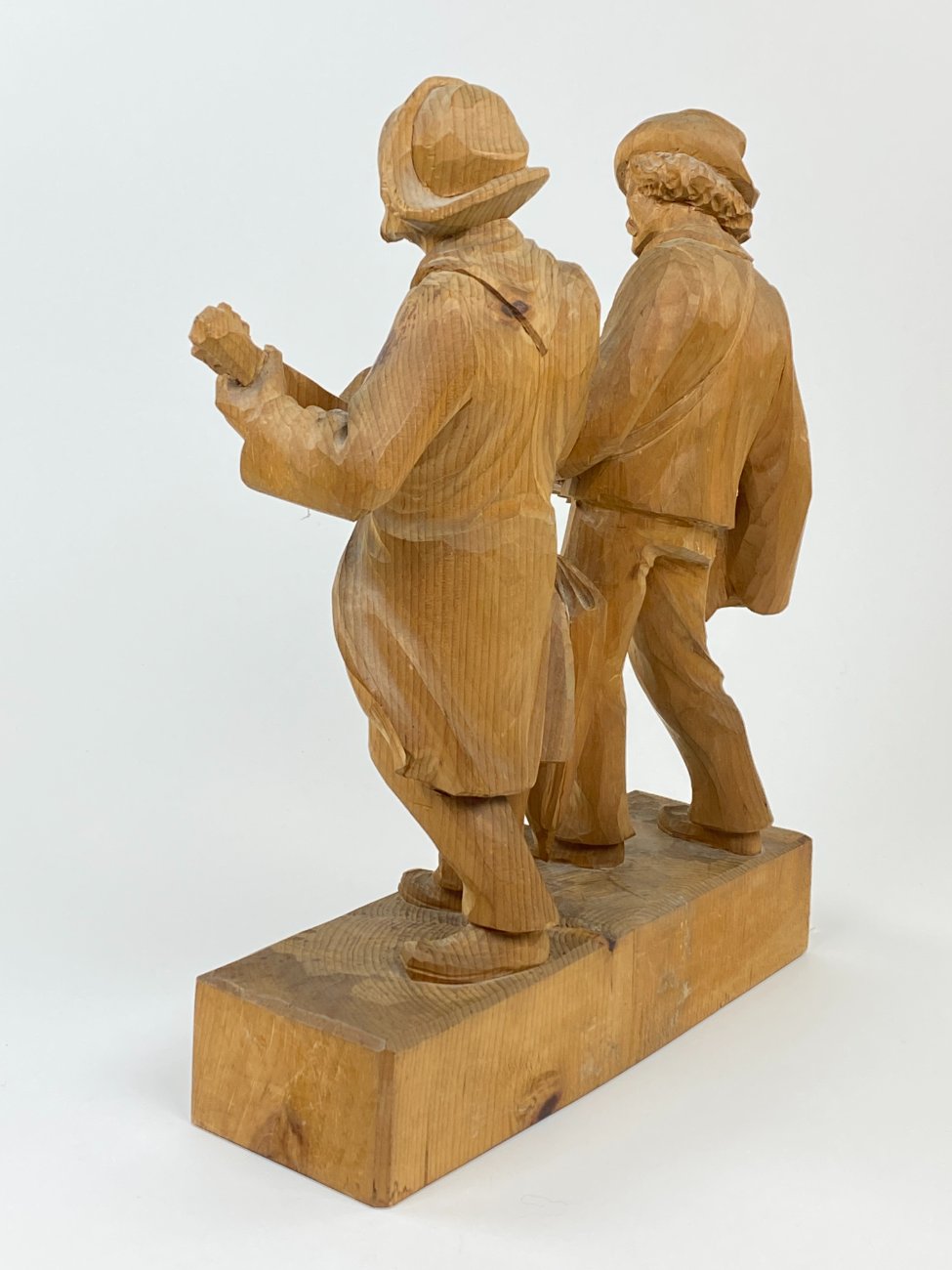 HN1491-kitokios-skulpturos-8 Medinė dviejų vyrų su muzikiniais instrumentais statula 10,5x30x38 cm