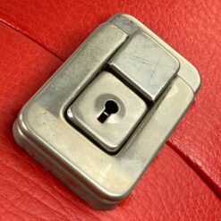 Raudonos spalvos rakinamas eko odos lagaminas cilindrinei skrybėlei 26x28x32 cm