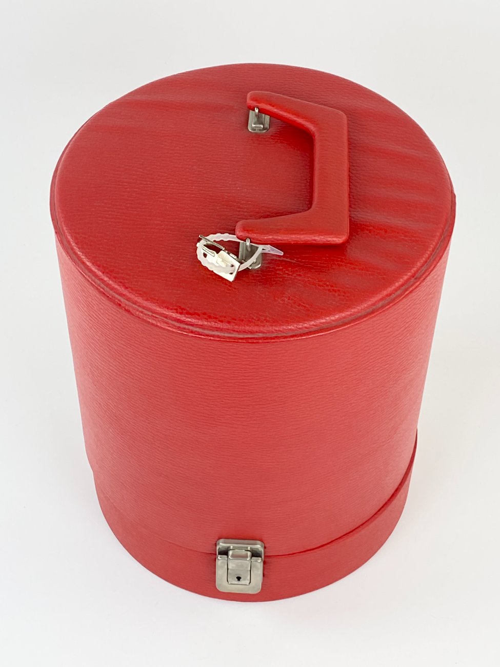 HN1496-lagaminai-5 Raudonos spalvos rakinamas eko odos lagaminas cilindrinei skrybėlei 26x28x32 cm