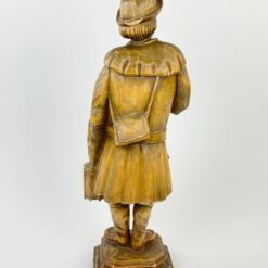 Medinė vyro su ragu ir žibintu statula 16x19x47 cm