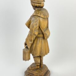 Medinė vyro su ragu ir žibintu statula 16x19x47 cm