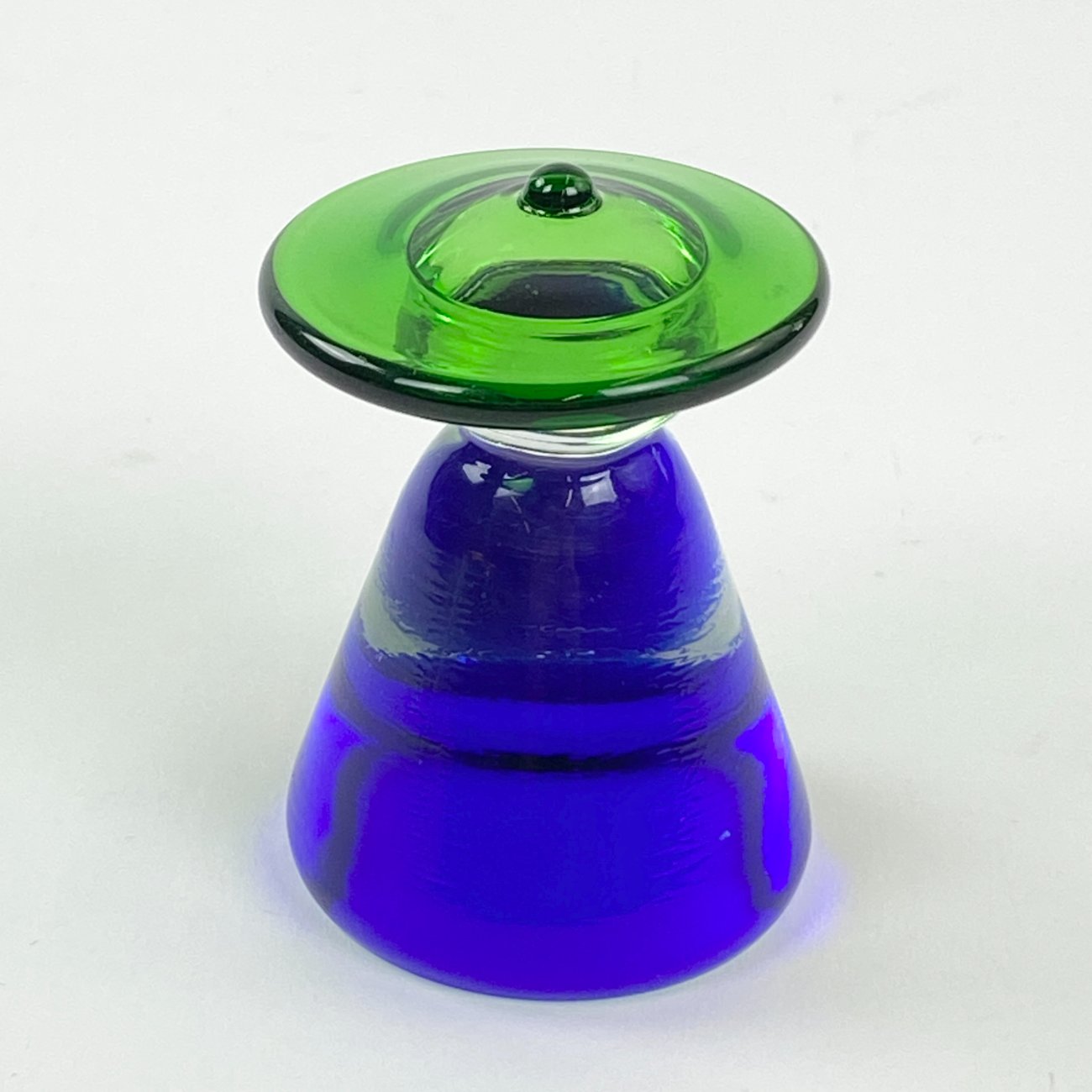 HN1501-stiklines-skulpturos-0 Spalvoto stiklo šachmatų figūra 5x5x7 cm