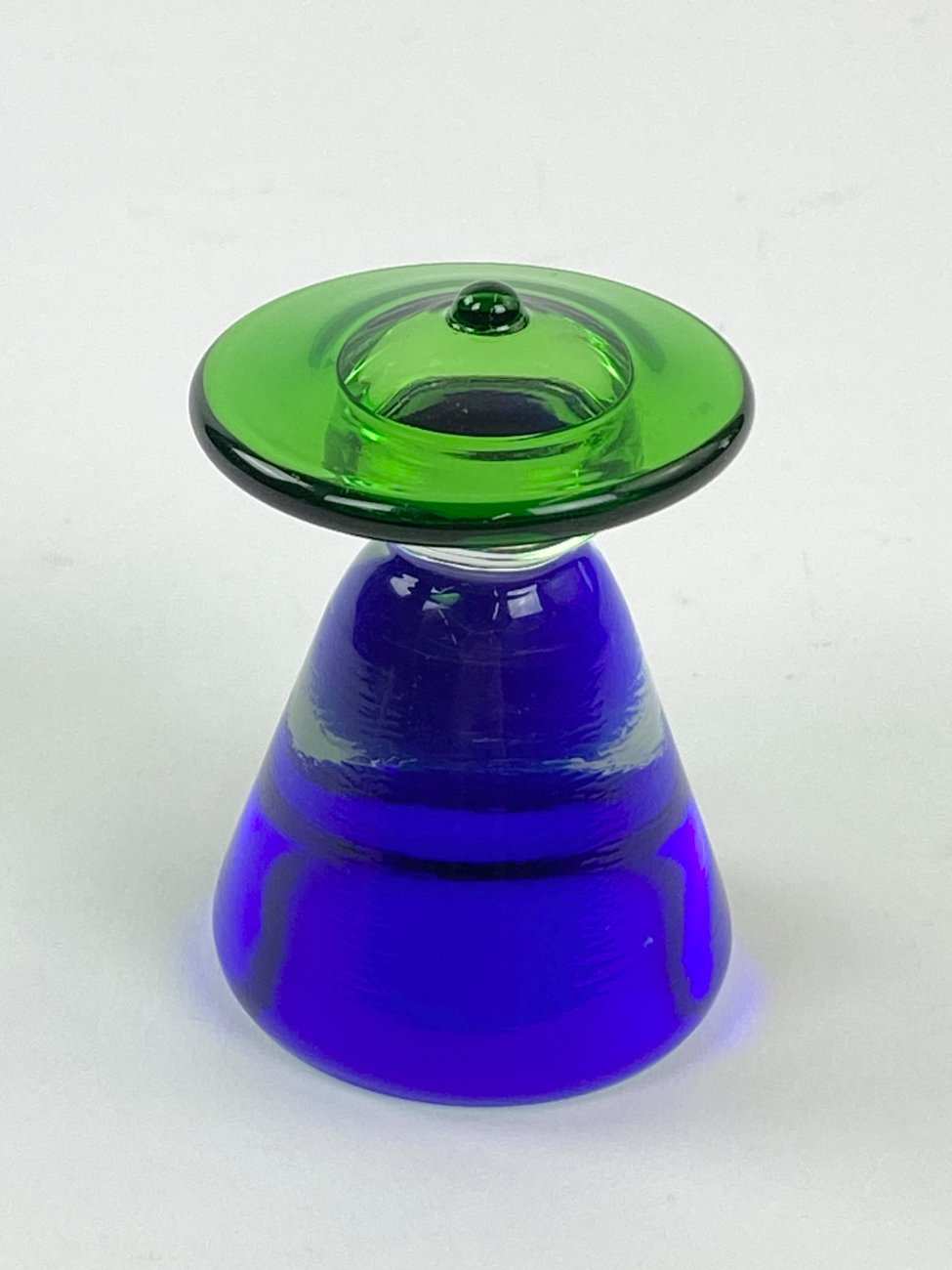 HN1501-stiklines-skulpturos-1 Spalvoto stiklo šachmatų figūra 5x5x7 cm