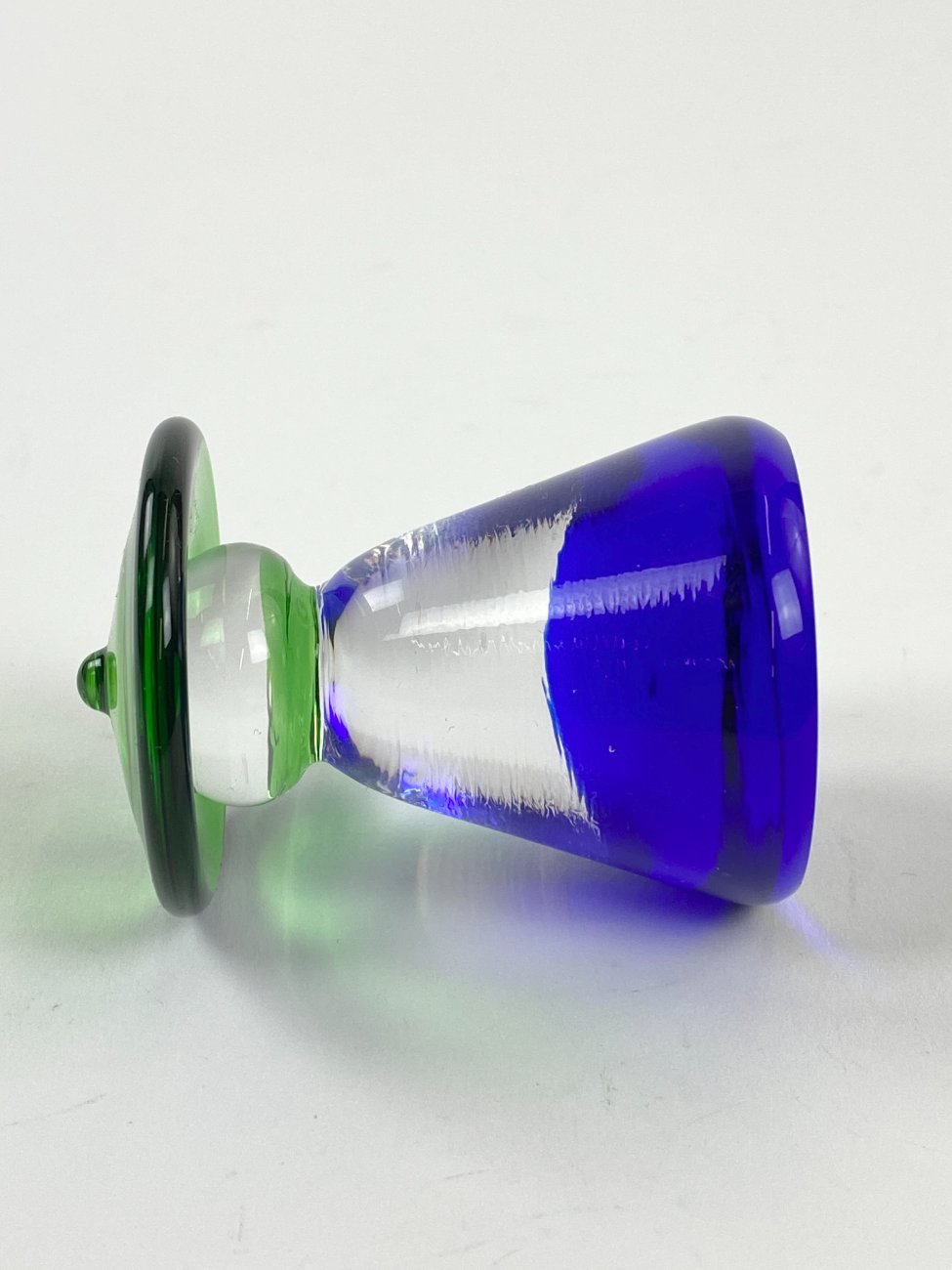 HN1501-stiklines-skulpturos-4 Spalvoto stiklo šachmatų figūra 5x5x7 cm