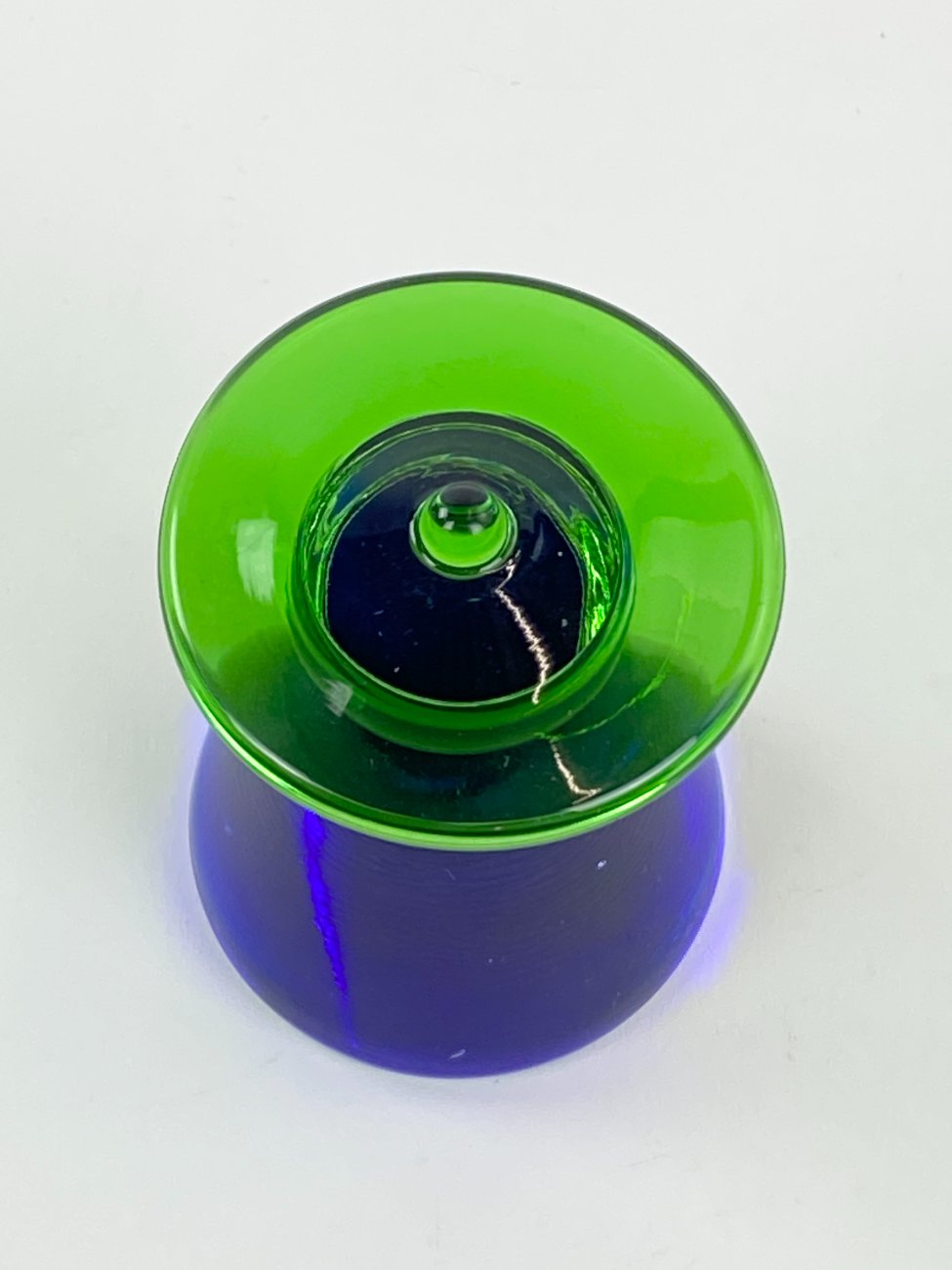 HN1501-stiklines-skulpturos-5 Spalvoto stiklo šachmatų figūra 5x5x7 cm