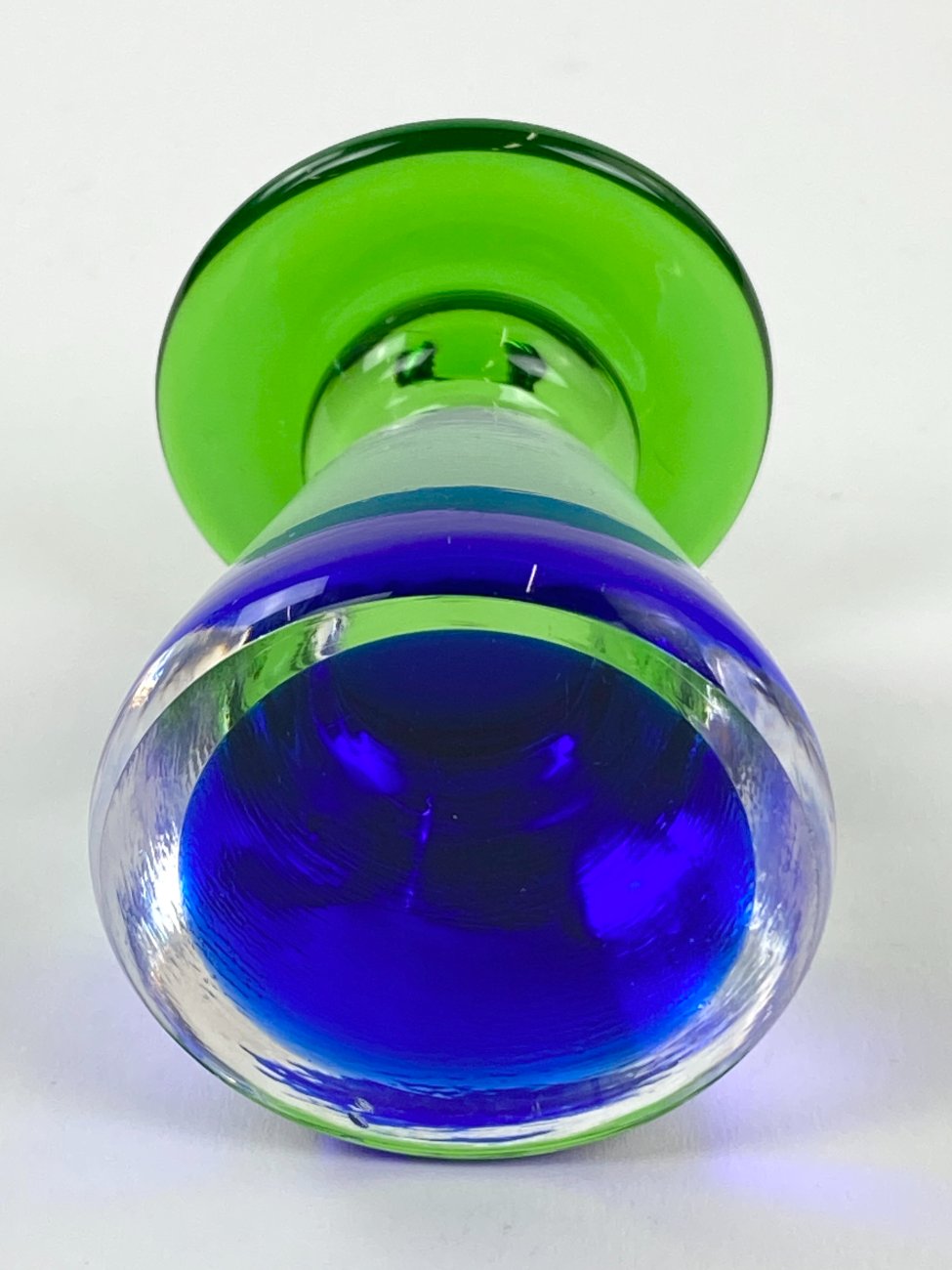 HN1501-stiklines-skulpturos-6 Spalvoto stiklo šachmatų figūra 5x5x7 cm