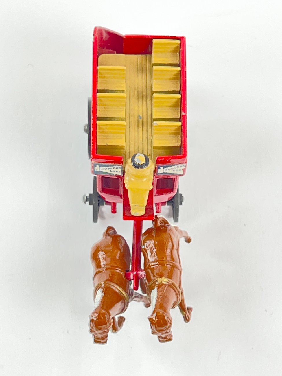 HN1504-figureles-4 Kolekcinė Lesney karietos su žirgais figūrėlė “Lipton’s Tea” 8×2,5×4,5 cm