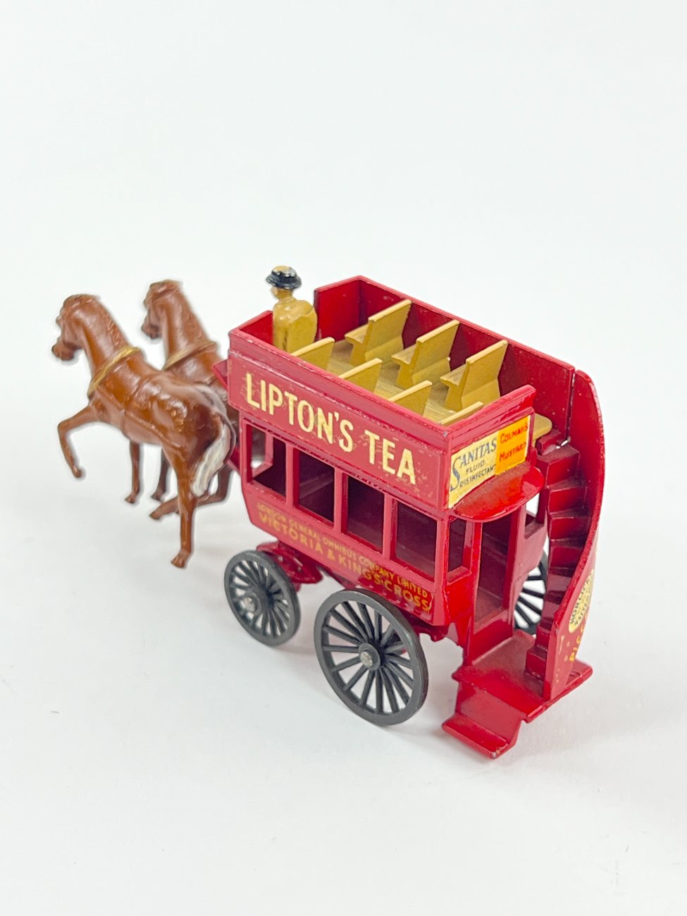 HN1504-figureles-8 Kolekcinė Lesney karietos su žirgais figūrėlė “Lipton’s Tea” 8×2,5×4,5 cm