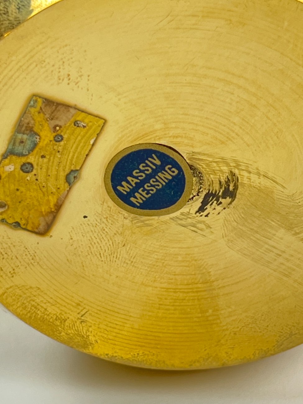 HN1507-vazonai-ir-vazos-6 Žalvarinis vazonas su liūtų galvų figūromis 13,5×13,5×11 cm