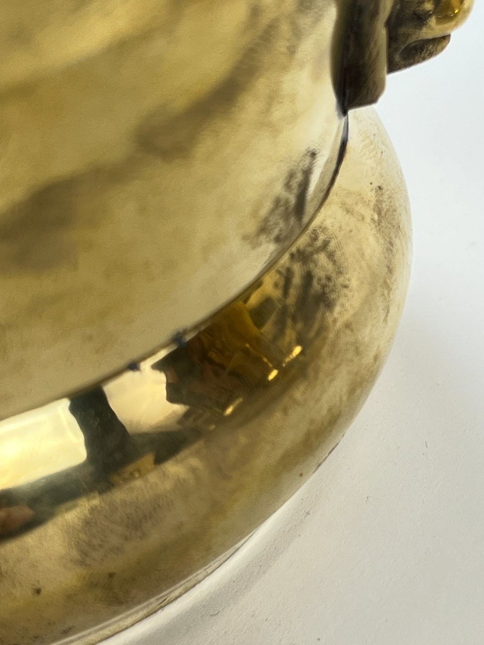 HN1507-vazonai-ir-vazos-9 Žalvarinis vazonas su liūtų galvų figūromis 13,5×13,5×11 cm