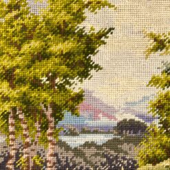 Siuvinėtas gamtos peizažas mediniame rėme 4,5×48,5×58,5 cm