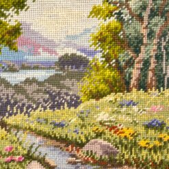 Siuvinėtas gamtos peizažas mediniame rėme 4,5×48,5×58,5 cm