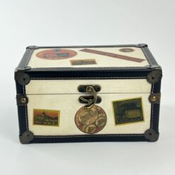 Medinė dėžutė - senovinio lagamino mini replika 18,5x25x14 cm