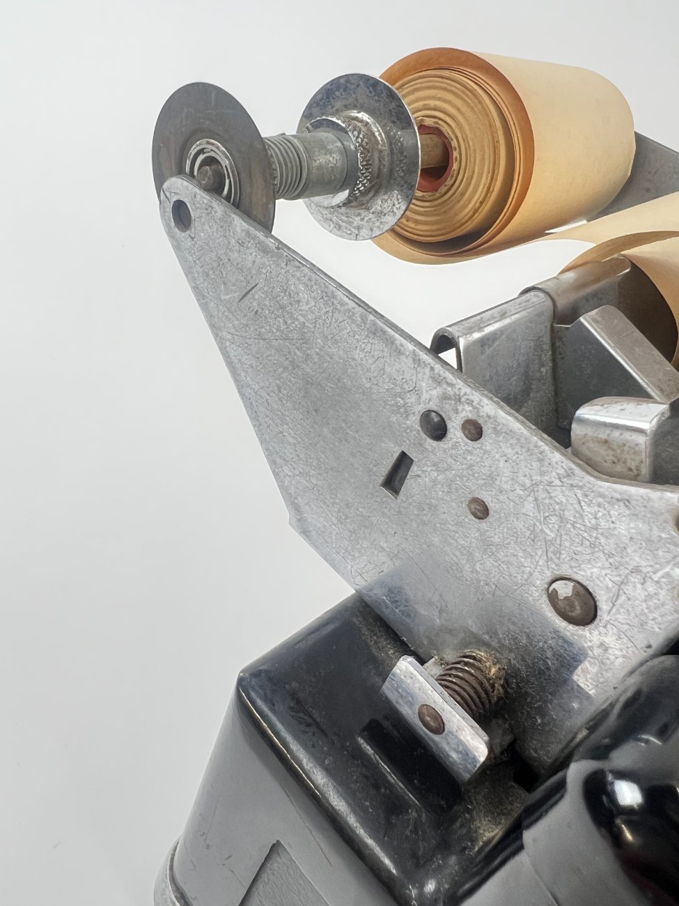 HN1513-skaiciuotuvai-20 Šveicariškas mechaninis “Precisa” skaičiavimo aparatas 35×25,5×16,5 cm