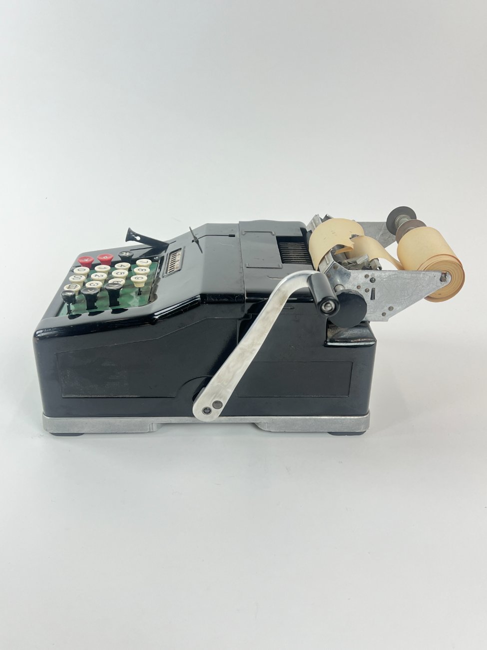 HN1513-skaiciuotuvai-4 Šveicariškas mechaninis “Precisa” skaičiavimo aparatas 35×25,5×16,5 cm