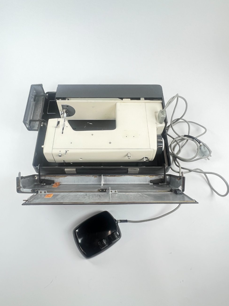 HN1514-siuvimo-masinos-14 Portable Star 2000 nešiojama siuvimo mašina 32,5×42,5×32 cm