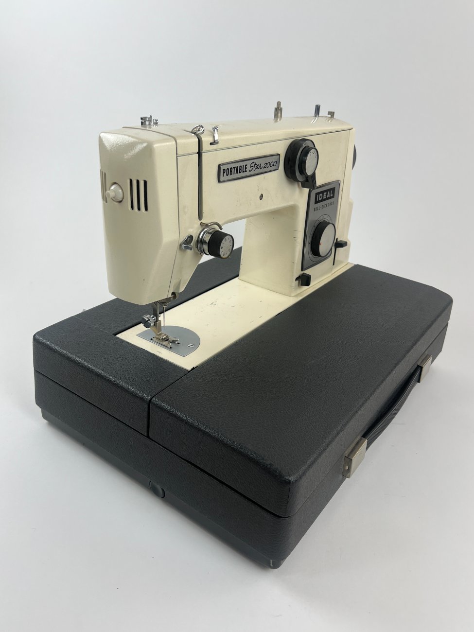 HN1514-siuvimo-masinos-3 Portable Star 2000 nešiojama siuvimo mašina 32,5×42,5×32 cm