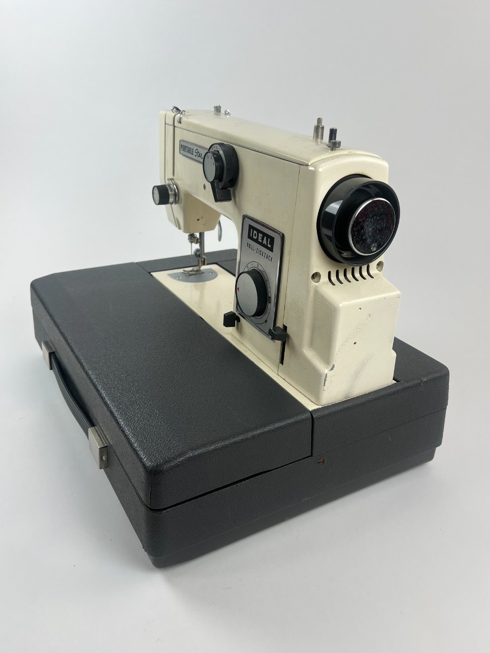 HN1514-siuvimo-masinos-4 Portable Star 2000 nešiojama siuvimo mašina 32,5×42,5×32 cm