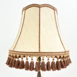 Žalvarinis stalinis šviestuvas tekstiliniu gaubtu rudais kutais 45x45x79,5 cm