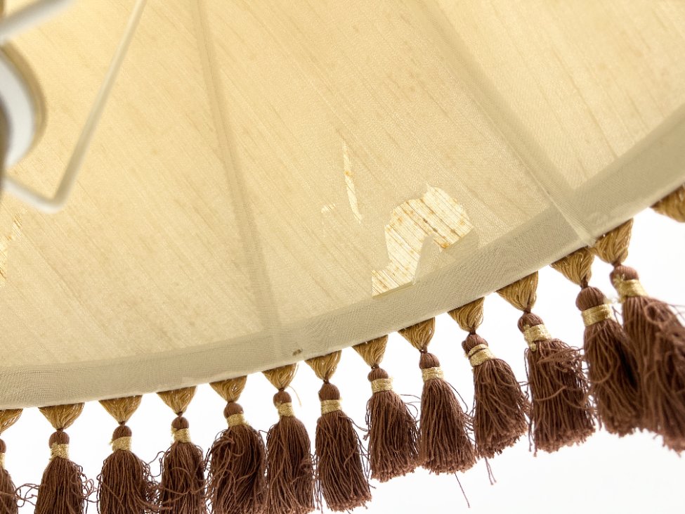 HN1520-staliniai-sviestuvai-9 Žalvarinis stalinis šviestuvas tekstiliniu gaubtu rudais kutais 45x45x79,5 cm