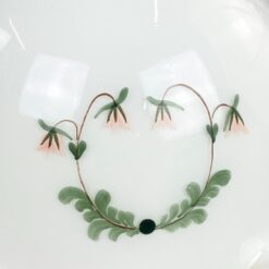 Metalinis stalinis šviestuvėlis baltos spalvos stikliniu gaubtu 18x18x37 cm