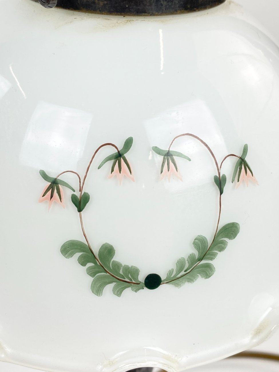 HN1523-staliniai-sviestuvai-9 Metalinis stalinis šviestuvėlis baltos spalvos stikliniu gaubtu 18x18x37 cm